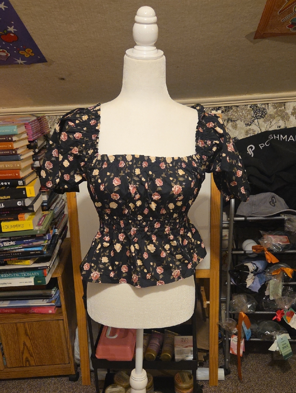 Celebrity pink, puff sleeves, floral, crop top fancy, Ruffled